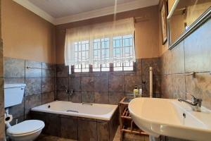 Salle de bains dans l'établissement Honeypot Fly Fishing Eco Chalet 15 autres photos