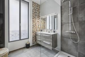 Kupatilo u objektu Amazing Montorgueil +7 fotografija