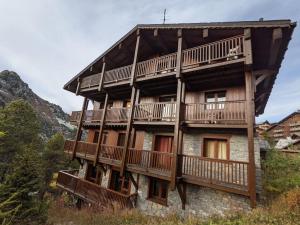 O vedere generală la munți sau o vedere la munte luată de la acest apartament
