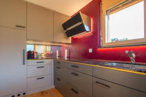 Kuchyň nebo kuchyňský kout v ubytování Ferienwohnung Joderestutz