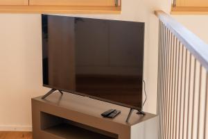 TV a/nebo společenská místnost v ubytování Ferienwohnung Joderestutz