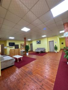 Rúm í herbergi á Bar Restaurant Hotel Gysi
