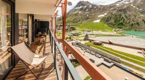 a balcony with a chair and a view of a train at Résidence Phoenix - 5 pièces 8 personnes 4 MAE-9511 in Tignes