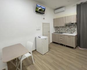 a small kitchen with a table and a table and a counter at La Casa Di Federico II in Lucera