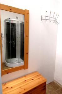 Koupelna v ubytování Nr 2 Gemütliche Suite mit King-Size Bett und Essbereich im Zentrum im Neubarockstyle + 10 fotografií