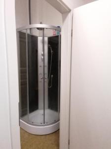 Koupelna v ubytování Nr 2 Gemütliche Suite mit King-Size Bett und Essbereich im Zentrum im Neubarockstyle