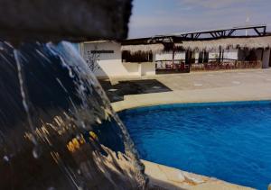 Hồ bơi trong/gần Residencia Familiar Galeon