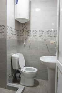 Koupelna v ubytování Hotel Lile • სასტუმრო ლილე