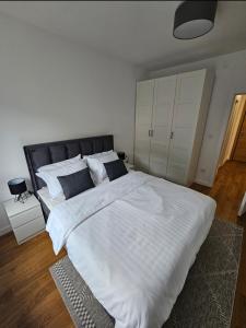 Postel nebo postele na pokoji v ubytování Luxury new apartment in Belgrade