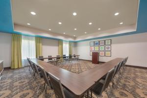 Konferenční prostory v ubytování Holiday Inn Express Tomball by IHG