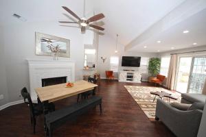 Μια τηλεόραση ή/και κέντρο ψυχαγωγίας στο Peaceful Peachtree Villa