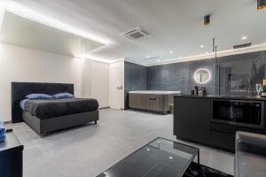 a large bedroom with a bed and a kitchen at SUITE Esbly, Jacuzzi, Terrasse, Disneyland in Esbly