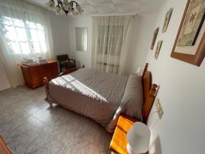 a bedroom with a bed and a dresser and a window at Casa - Chalet en Barizo - Malpica de Bergantiños in A Coruña