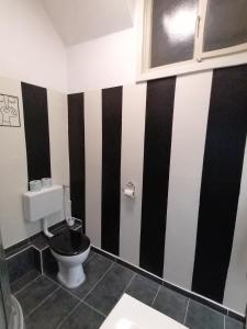 Ένα μπάνιο στο Nr 4 Kleines Ferien Zimmer im Zentrum Lesertraum für pure Einsamkeit +3 φωτογραφίες
