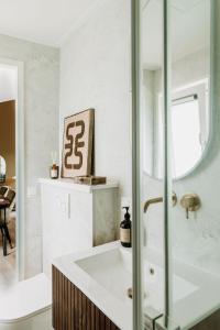 a bathroom with a sink and a shower at Summ Lodge - luxe boutique lodge Veluwe in Nunspeet