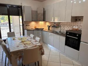 Dapur atau dapur kecil di STAY IN NAPLES - Cozy apartment with kitchen