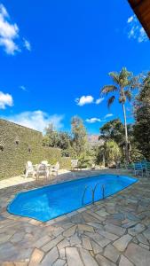 Bassein majutusasutuses Casa na serra com piscina või selle lähedal