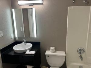 Koupelna v ubytování Motel 6 Hollywood