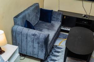 Prostor za sedenje u objektu Well lit and loaded studio bnb