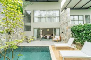 a house with a swimming pool and a patio at île de Pipa - Ma Plage Hotel in Pipa