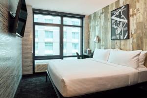 Postel nebo postele na pokoji v ubytování The FIDI Hotel