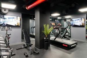 Fitness centrum a/nebo fitness zařízení v ubytování The FIDI Hotel