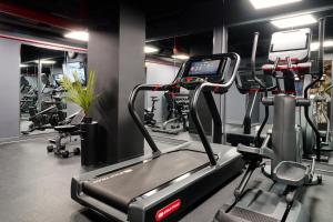 Fitness centrum a/nebo fitness zařízení v ubytování The FIDI Hotel