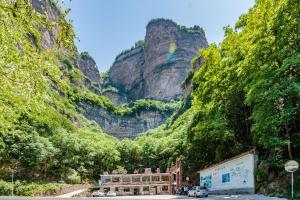 Afbeelding uit fotogalerij van Ctrip Country Retreats - Henan Anyang Linzhou Shibanyan in Linzhou