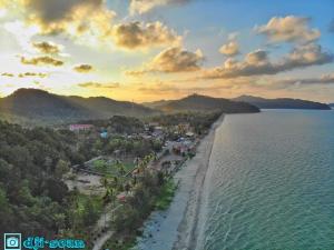an aerial view of a beach and the ocean at Happy vacation homestay mersing in Mersing