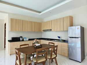 Dapur atau dapur kecil di Baan First Pool Villa