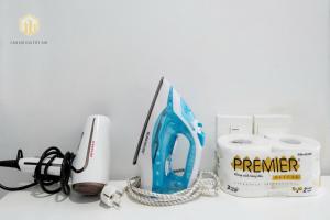 Una encimera con un secador de pelo y un teléfono. en Sunrise City View Apartment , near Lotte Mart, en Ho Chi Minh 69 fotos más