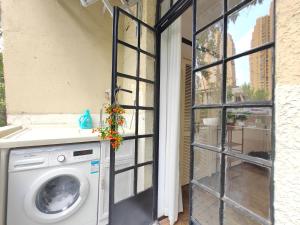 Фотография из галереи Shanghai Changning District One Bed Room Apartment в Шанхае