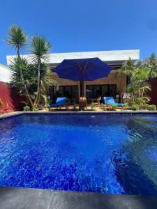 Villa Kamaria内部或周边的泳池