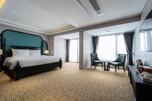 Postel nebo postele na pokoji v ubytování Hanoi International Hotel