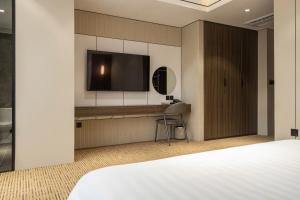 Postel nebo postele na pokoji v ubytování Hanoi International Hotel