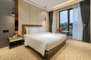 Postel nebo postele na pokoji v ubytování Hanoi International Hotel