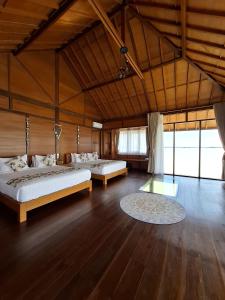 Postel nebo postele na pokoji v ubytování Leebong Island Resort