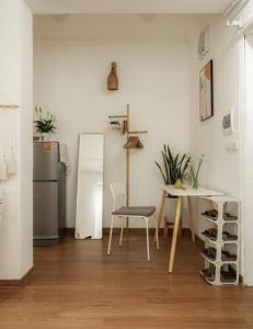 Hanoi Canvas Homee in Hoan Kiemにあるキッチンまたは簡易キッチン