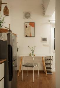 Hanoi Canvas Homee in Hoan Kiemにあるキッチンまたは簡易キッチン