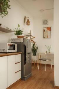 Hanoi Canvas Homee in Hoan Kiemにあるキッチンまたは簡易キッチン