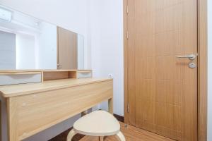 Fotografie z fotogalerie ubytování Homey and Nice 2BR at Cinere Resort Apartment By Travelio v destinaci Depok