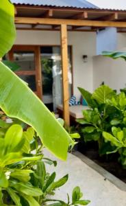 Aed väljaspool majutusasutust Seaside Dhigurah