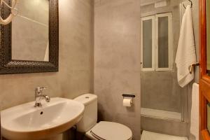 Un baño de AbraCadabra Suites