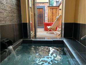 Bazén v ubytování Akaishiya 城崎温泉旅館 赤石屋 nebo v jeho okolí