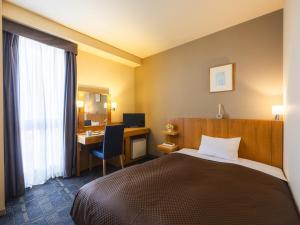 Postel nebo postele na pokoji v ubytování Urawa Washington Hotel
