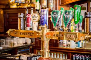 Salon oz. bar v nastanitvi McSweeney Arms Hotel