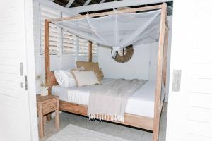 Afbeelding uit fotogalerij van Rote White House - Secluded 4BR Coastal Haven in Nembrala