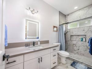 Ванная комната в Mililani Escape Tropical Tranquility Unit B +32 фотографии