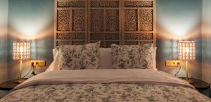 Cama o camas de una habitación en AbraCadabra Suites
