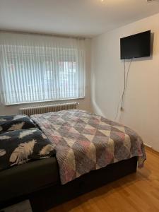 Postel nebo postele na pokoji v ubytování Holiday-Ferienwohnung Solingen-Mitte